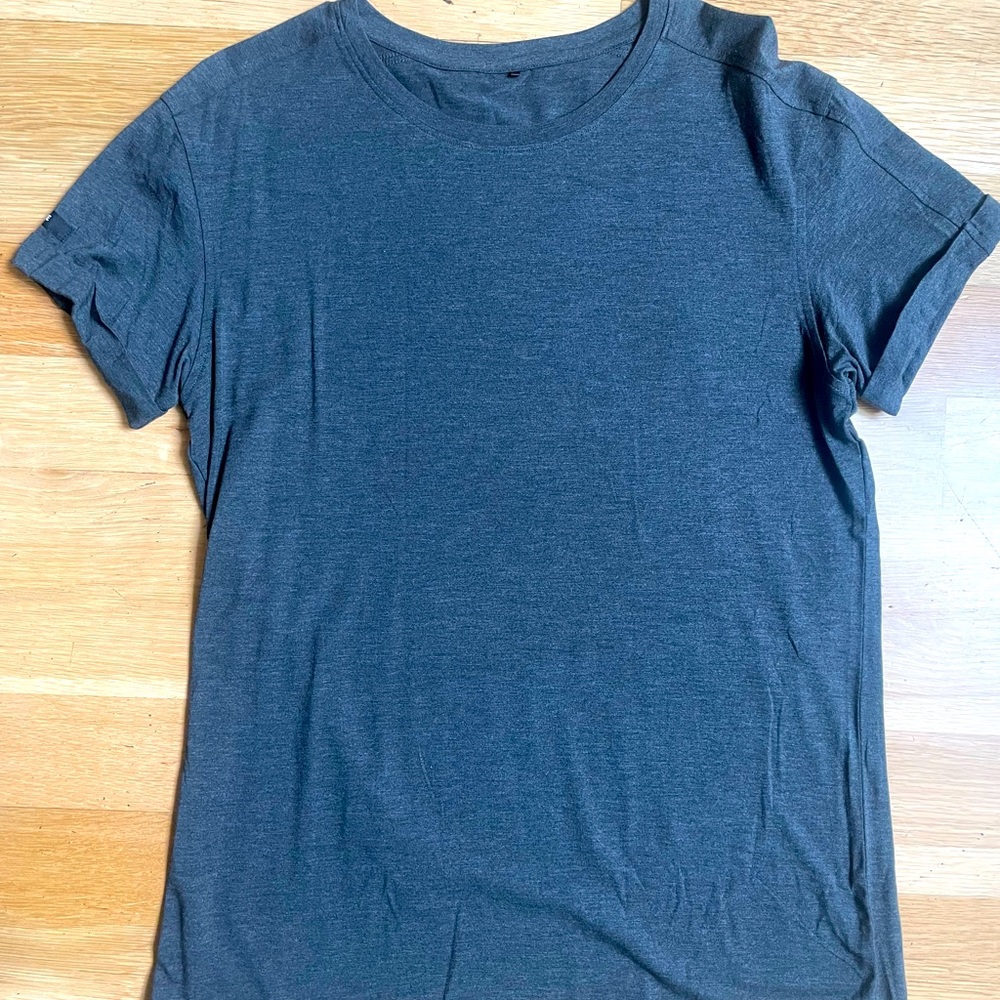 Alphalete rolled muscle Tee size medium heathered grey